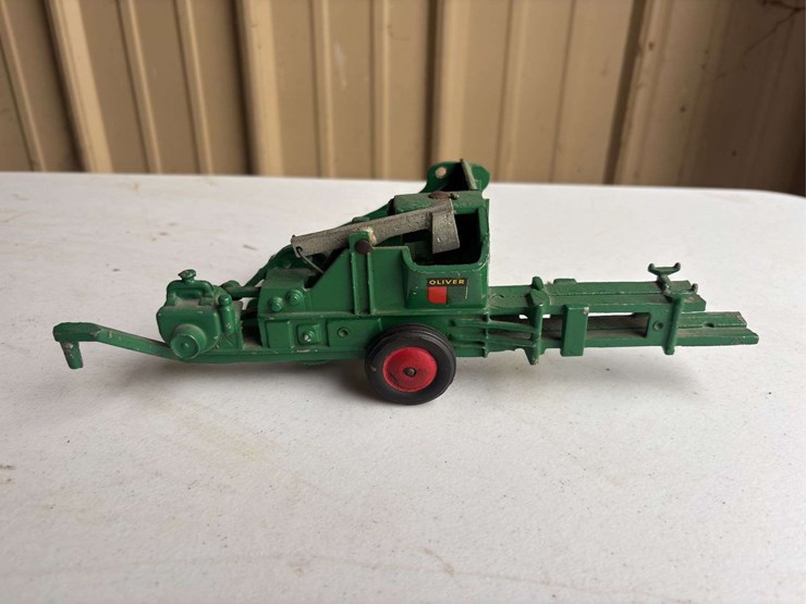 (2)-1/16-oliver-tractor-and-baler-slik-image-13