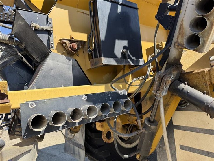 2005-john-deere-70-image-35