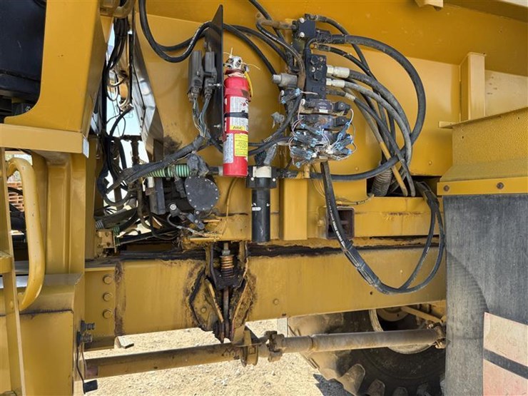 2005-john-deere-70-image-36