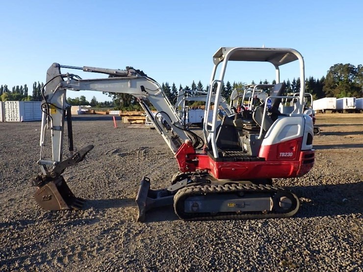 2020-takeuchi-tb230-image-6