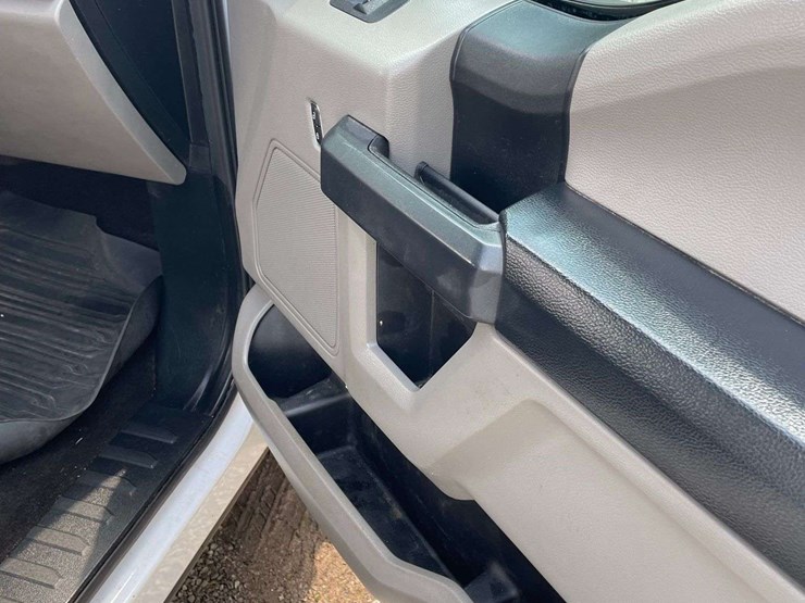 2020-ford-f150-xl-image-22