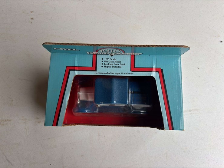 (3)-1/24-ford-bank-and-1/18-ford-hotrod-and-studebaker-golden-hawk-image-4