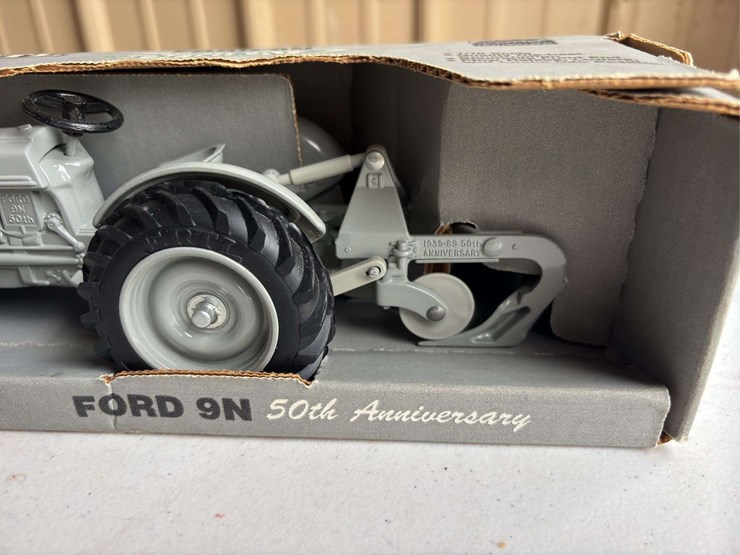 (2)-1/16-ford-9n-tractors-ertl-image-9
