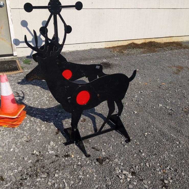 UNUSED FREE STANDING DEER TARGET