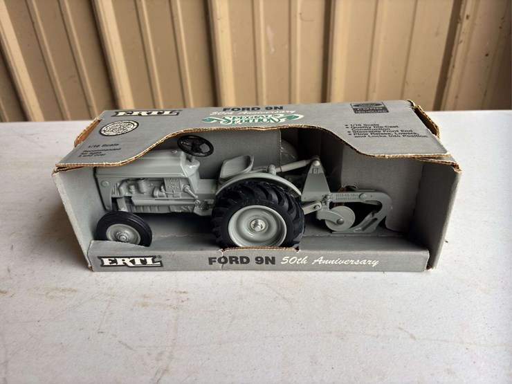 (2)-1/16-ford-9n-tractors-ertl-image-7