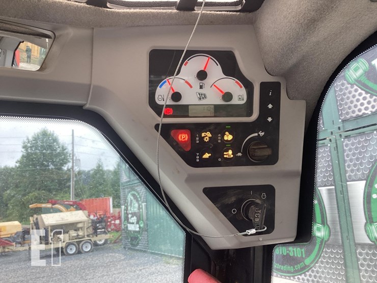 2018-jcb-3ts-8t-image-17