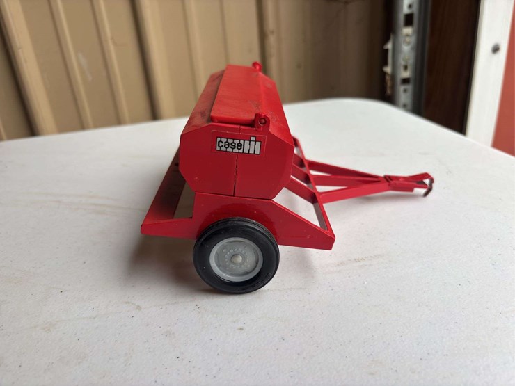 (2)-1/20-international-harvester-915-combine-and-1/16-5100-grain-drill-ertl-image-16