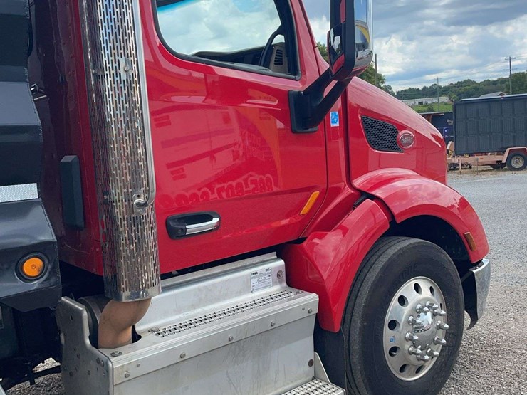 2017-peterbilt-579-image-11