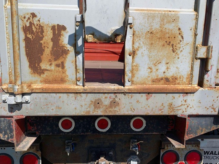 1990-freightliner-grain-truck-image-13