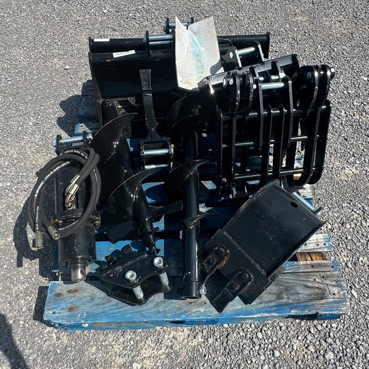 #28493 • LOT OF MINI EX ATTACHMENTS