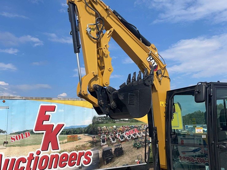 2025-caterpillar-305.5-image-9