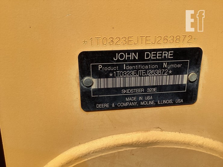 2015-deere-323e-image-22