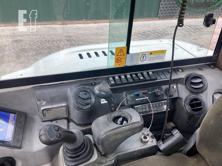 2018-takeuchi-tb240-image-17