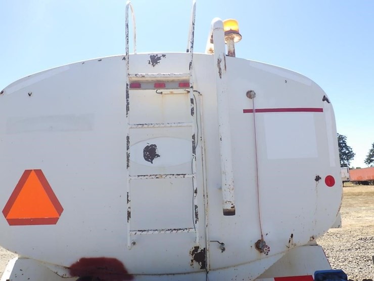2015-peterbilt-pb348-16'-t/a-water-truck-image-18