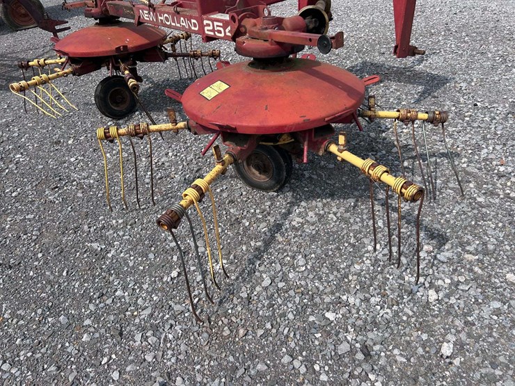 new-holland-254-image-4