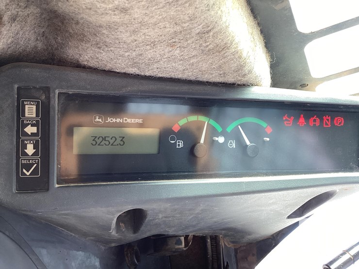 2015-deere-323e-image-17