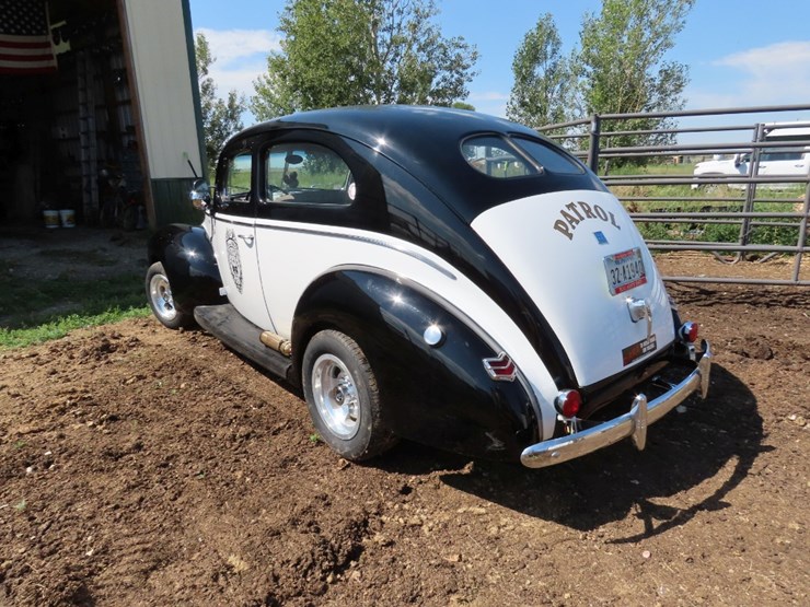1940-ford-deluxe-cop-car-image-6