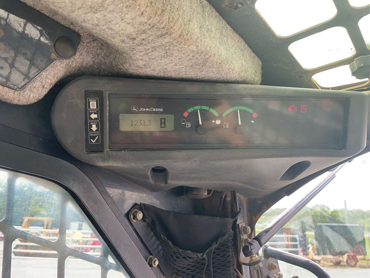 2012-john-deere-329d-image-21
