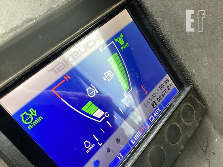 2018-takeuchi-tb240-image-16