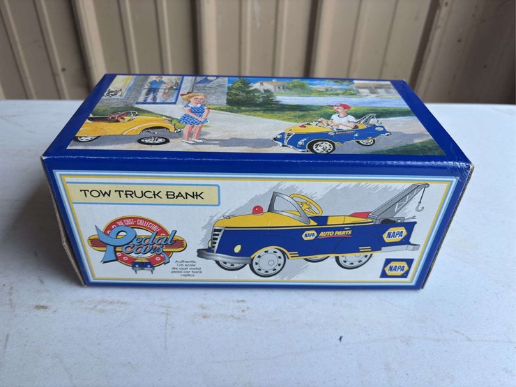 (2)-vermeer-truck-and-napa-pedal-car-toy-nib-image-10