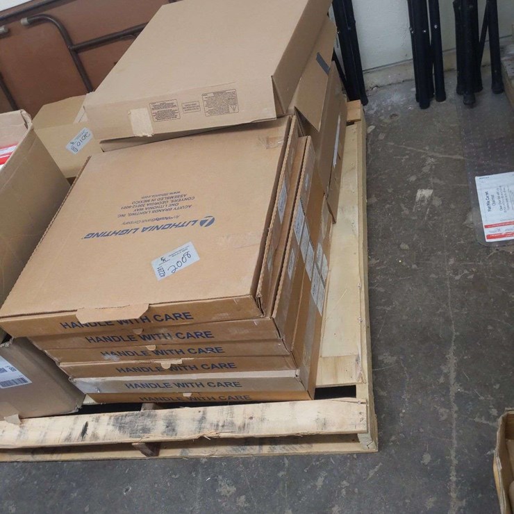 QTY(11)2'X2'LED DROP IN FIXTURES