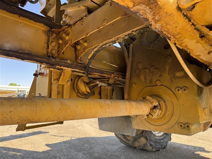 2005-john-deere-70-image-42