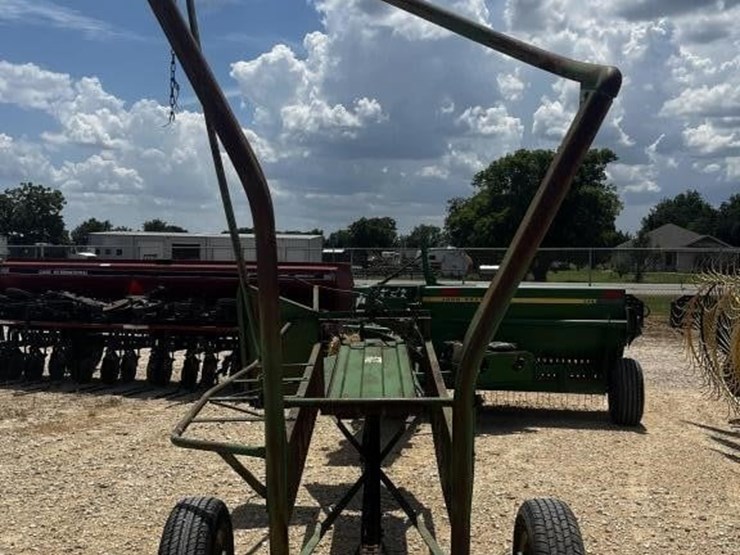 l2---square-bale-loader-image-1