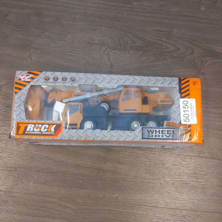 UNUSED REMOTE CONTROLLED CRANE