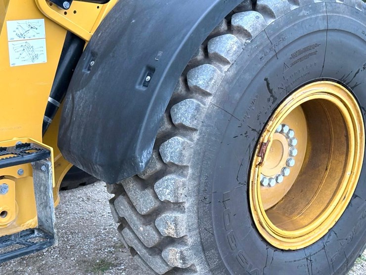 2021-caterpillar-926m-image-31