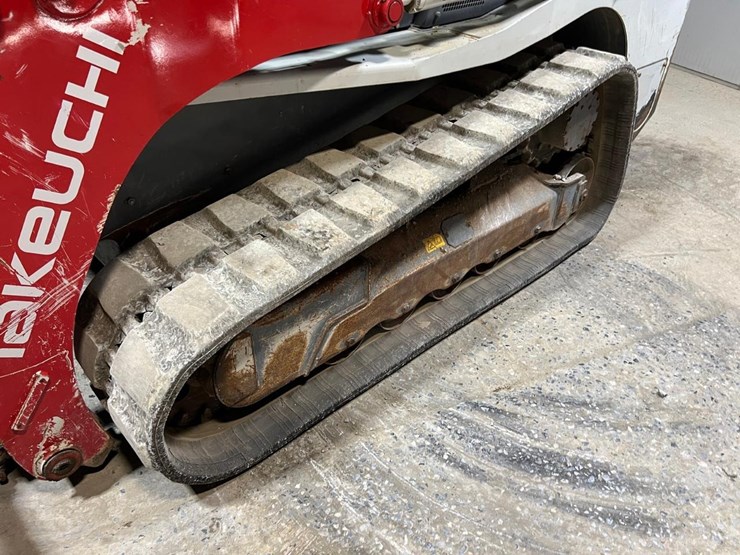 2023-takeuchi-tl12r2-image-12