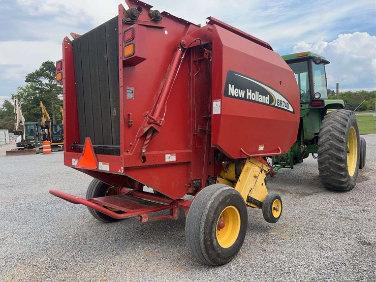 2005-new-holland-br740-image-15