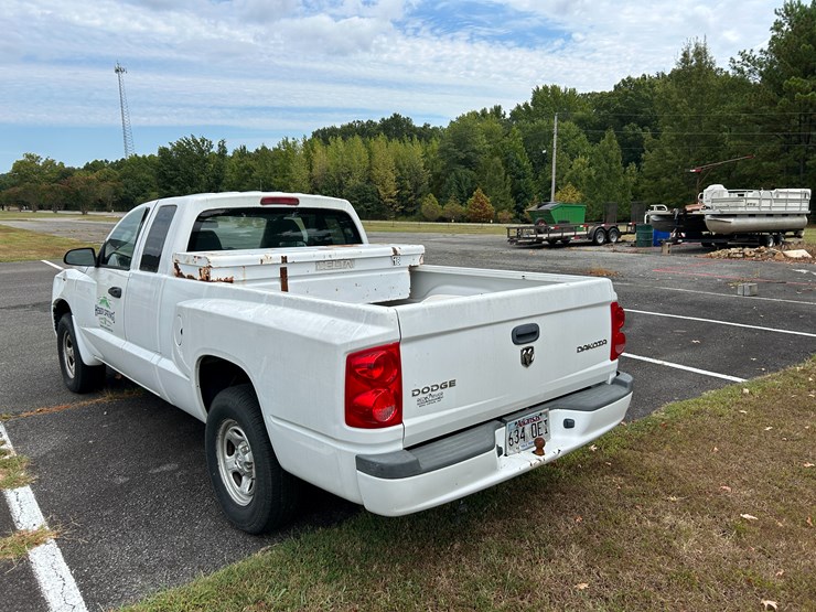 2010-dodge-dakota-image-5