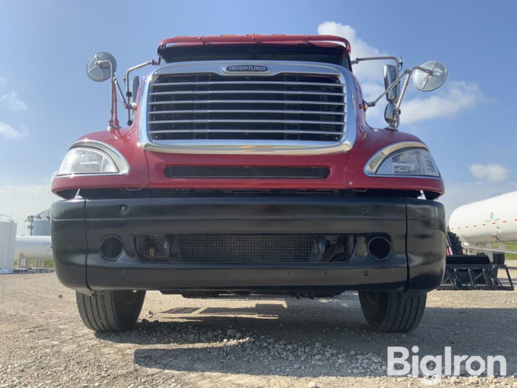 2006-freightliner-columbia-120-image-9
