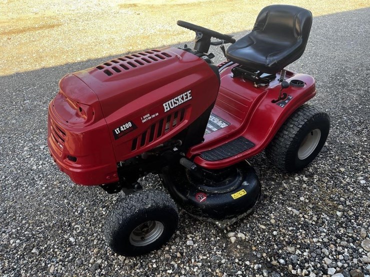 huskee-lt4200-image-1