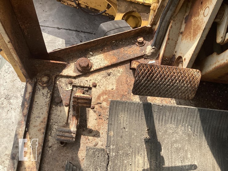 1988-deere-670b-image-19