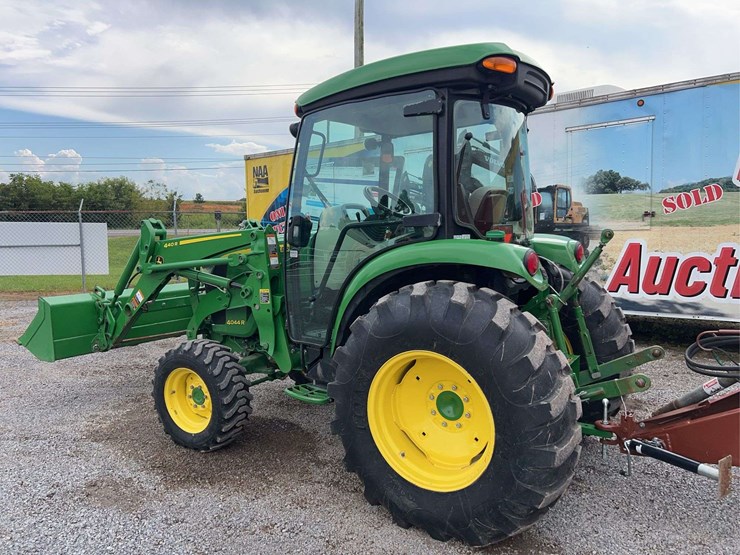 john-deere-4044r-image-2