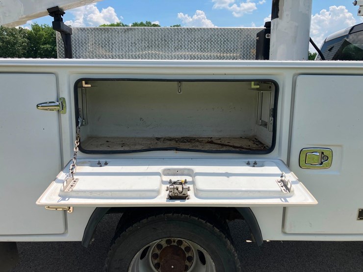 2017-ram-4500-bucket-truck-image-16