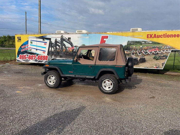1994-jeep-wrangler-image-1