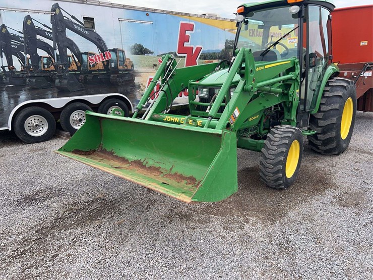 john-deere-4044r-image-9