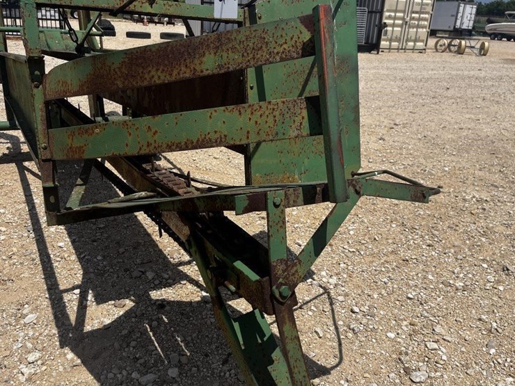 l2---square-bale-loader-image-9
