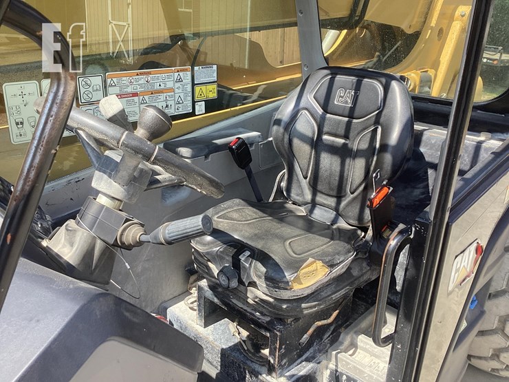 2021-caterpillar-tl1055-image-14