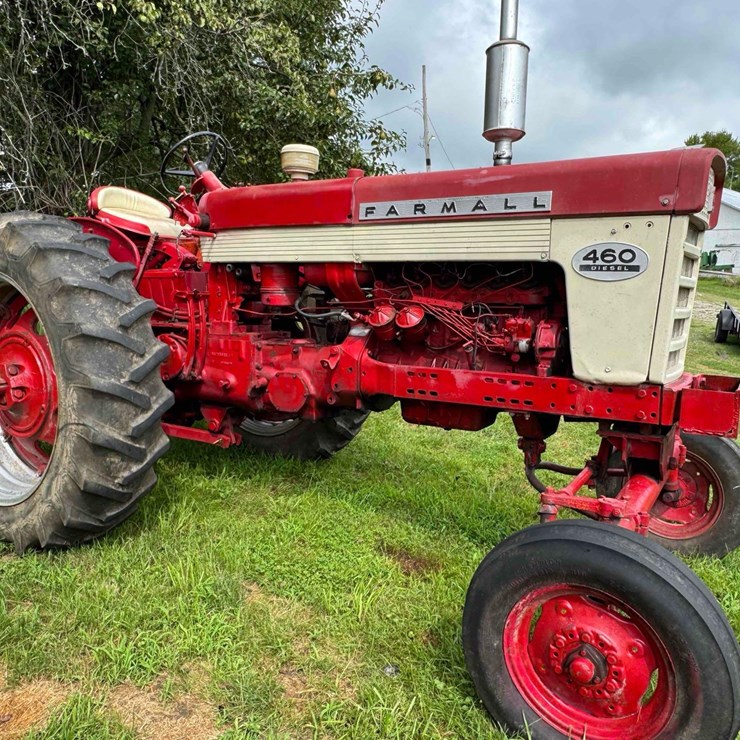 IH 460 Tractor