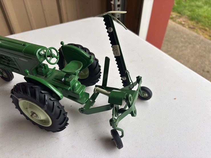 1/16-oliver-880-and-sickle-mower-image-4