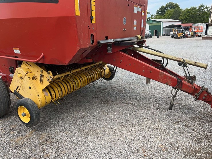 2005-new-holland-br740-image-20