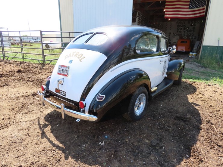 1940-ford-deluxe-cop-car-image-8