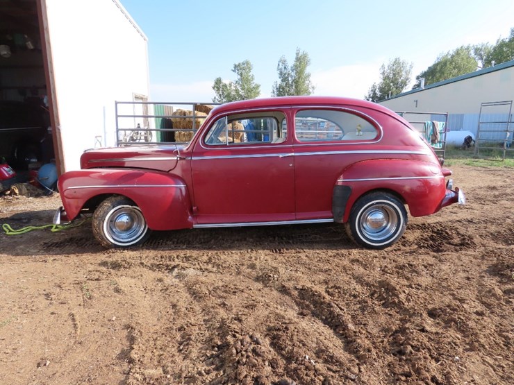 1946-ford-super-deluxe-tudor-sedan-image-4