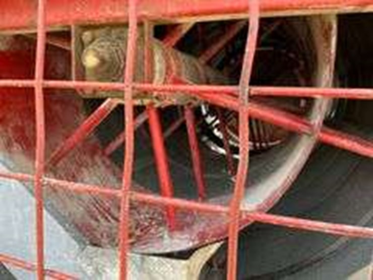 hutch-cleaner-c-3000-grain-cleaner-on-running-gear-image-6
