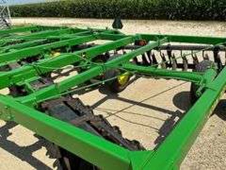 john-deere-331-image-6