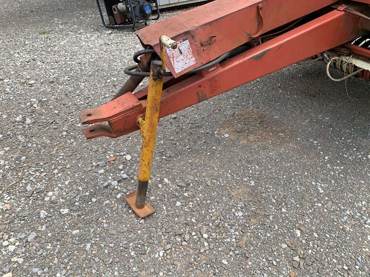 hesston-5540-image-5