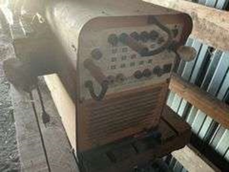 airco-225/200-amp,-wasp,-ac/dc-welder-&-generator-image-1